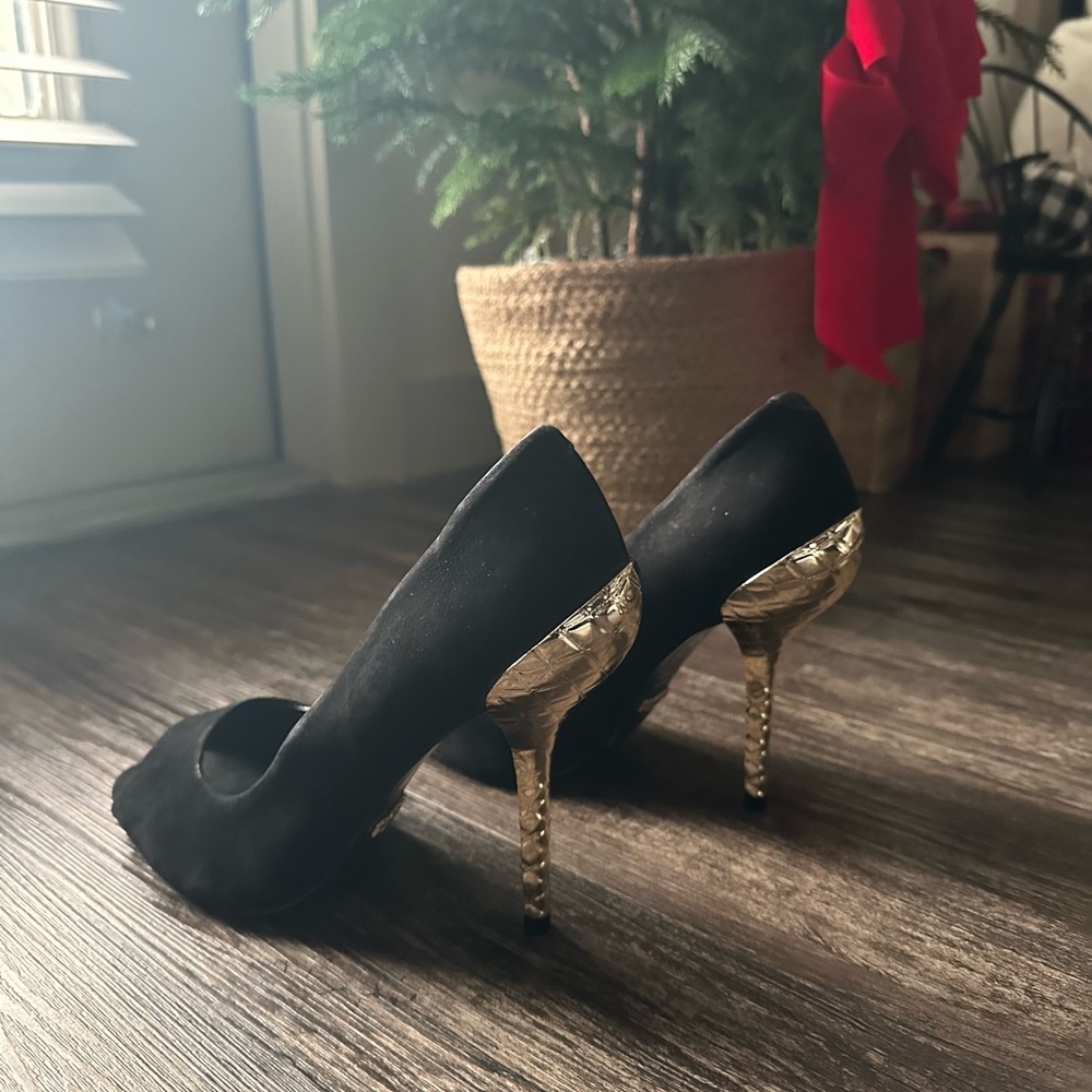 SCHUTZ Black Open Toe Leather Pumps With Gold Heels Size 7.5
